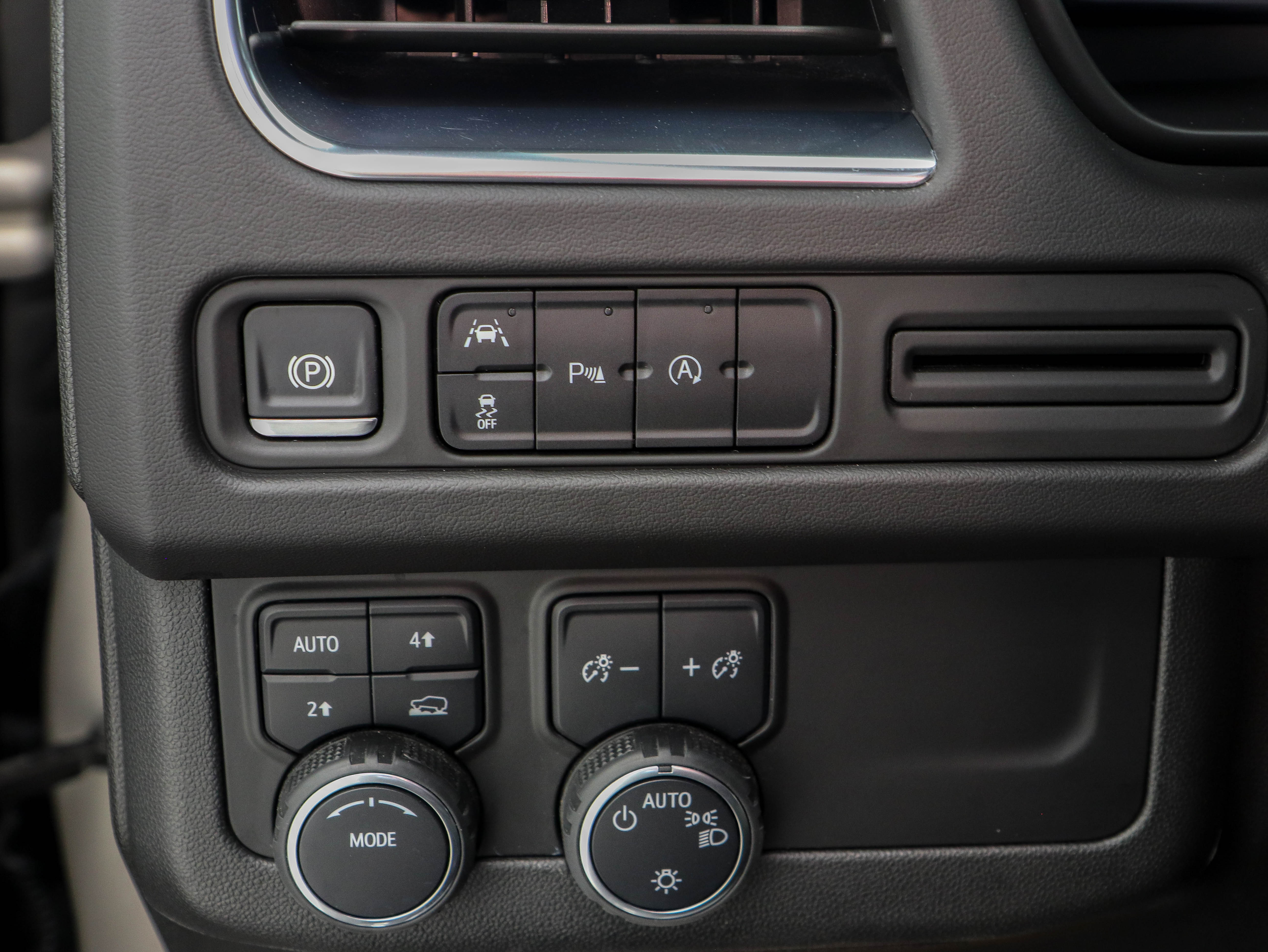 Used 2024 Chevrolet Suburban 4WD LT image 30