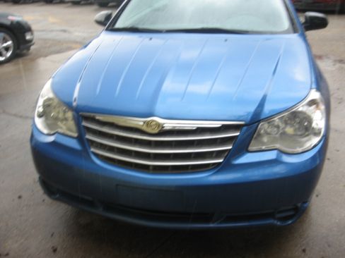 Used 2008 Chrysler Sebring LX Convertible FWD image 2