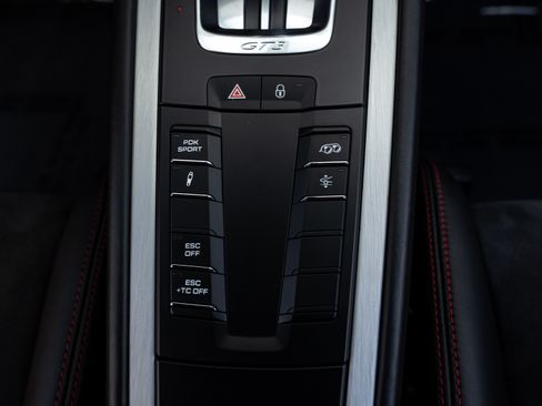 Used 2018 Porsche 911 GT3 image 24