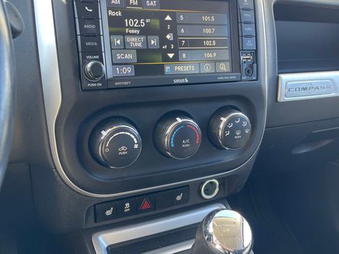 Used 2017 Jeep Compass Latitude image 6