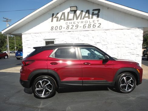 Used 2023 Chevrolet TrailBlazer FWD RS image 2