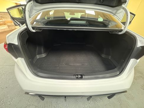 Used 2025 Toyota Corolla SE image 9