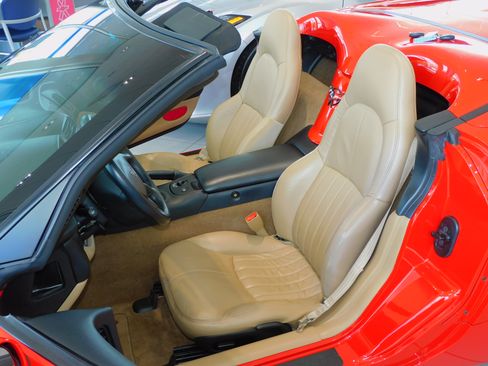 Used 1998 Chevrolet Corvette Stingray Convertible w/1LT image 19