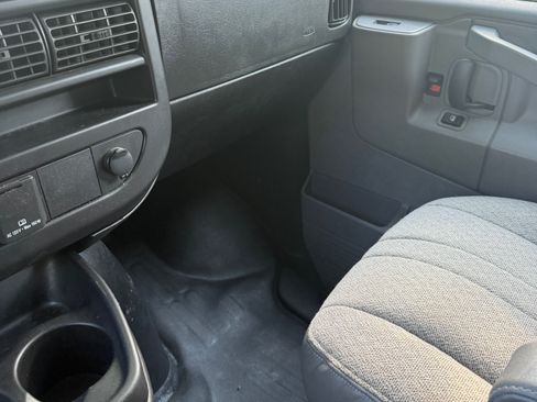 Used 2021 Chevrolet Express 2500 image 9