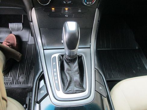 Used 2017 Ford Edge SE image 17