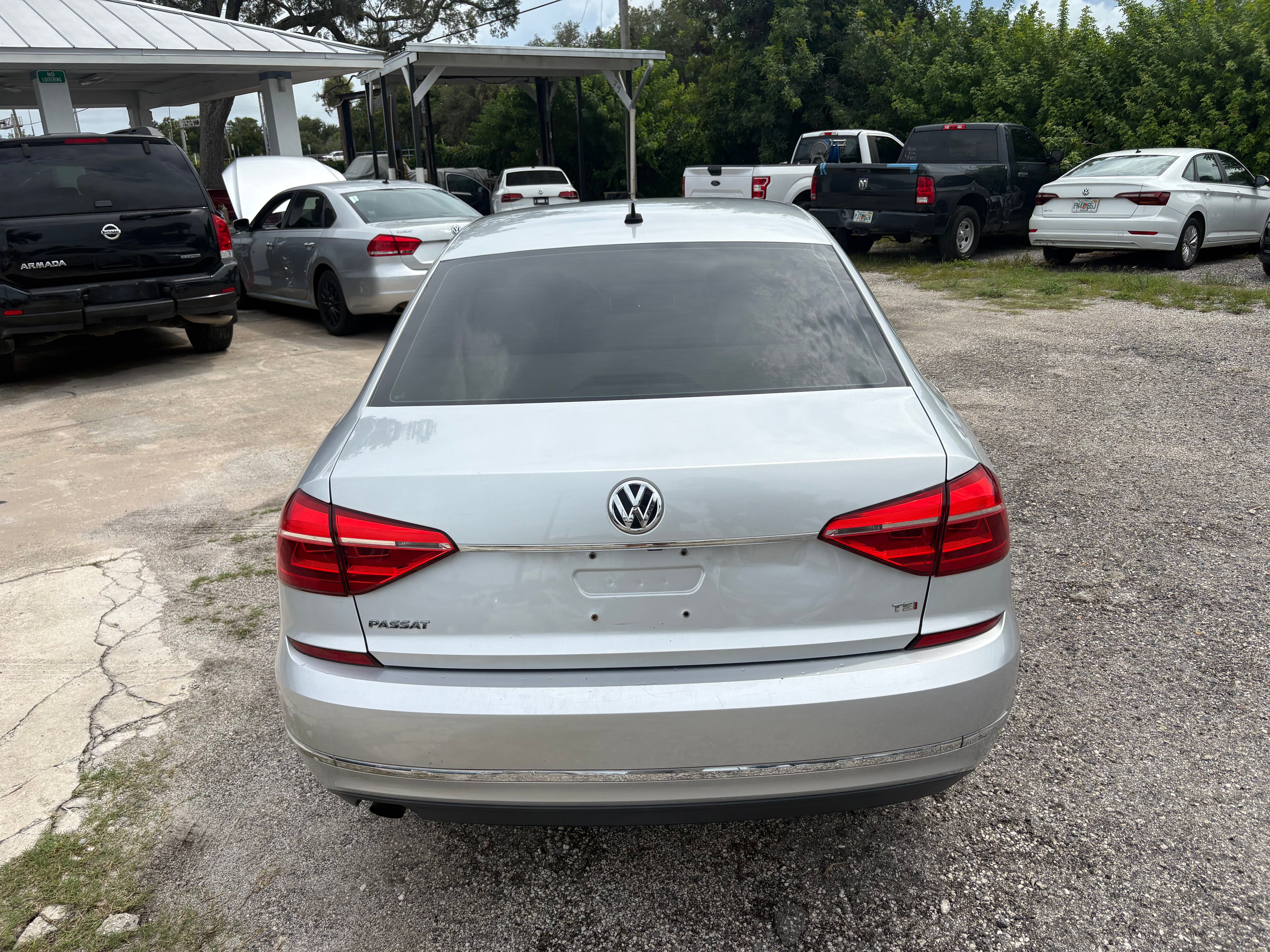 Used 2016 Volkswagen Passat 1.8T FWD image 3
