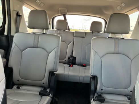 Used 2025 Honda Pilot EX-L image 19