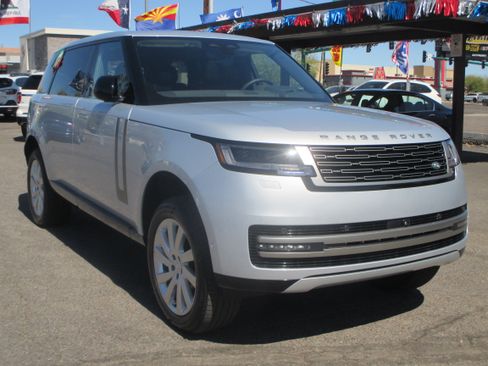 Used 2025 Land Rover Range Rover Long Wheelbase SE image 3