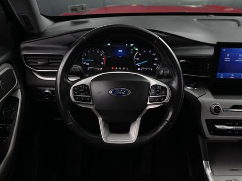 Used 2022 Ford Explorer XLT image 23
