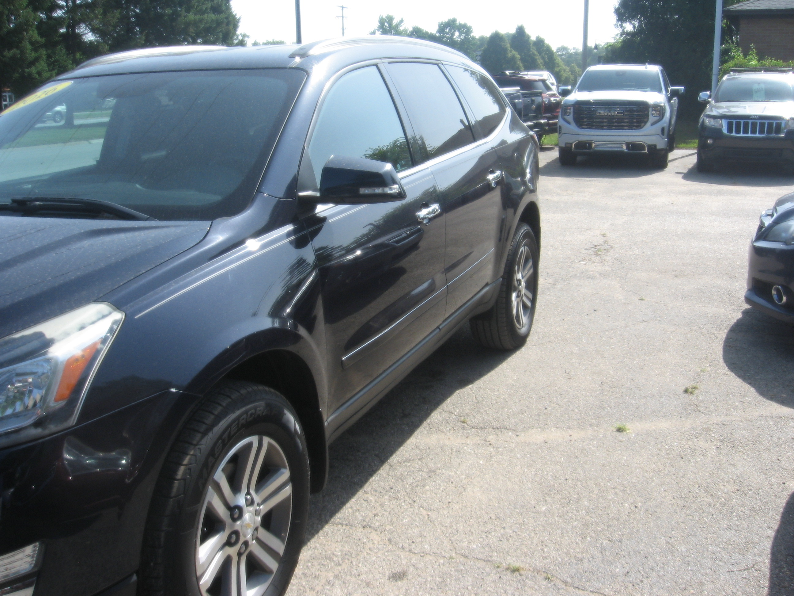 Used 2016 Chevrolet Traverse LT FWD image 1