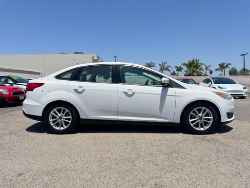 Used 2016 Ford Focus SE Sedan FWD image 10