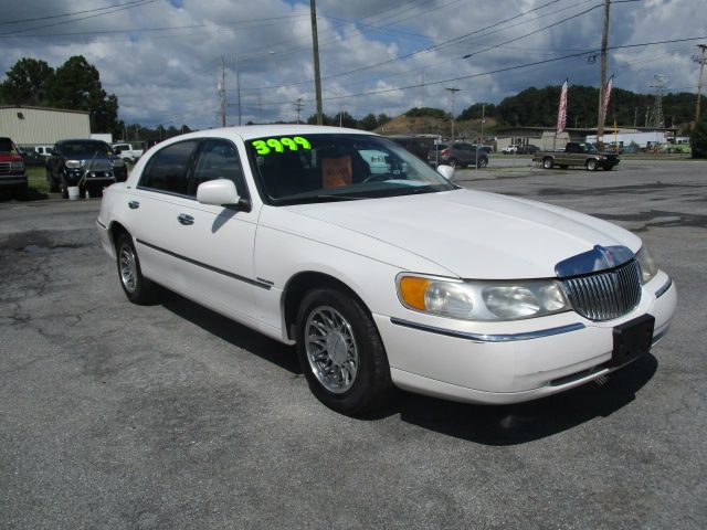 Used 2000 Lincoln Town Car Signature RWD image 4