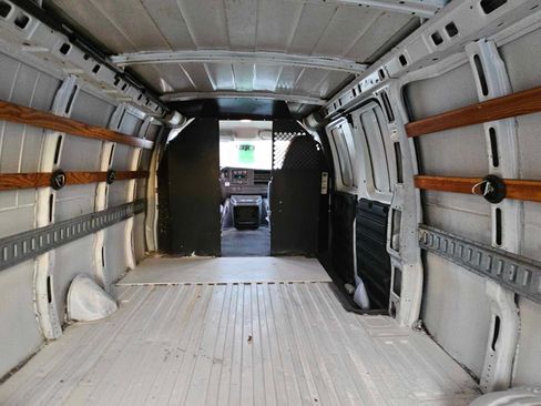 Used 2011 GMC Savana 3500 image 8