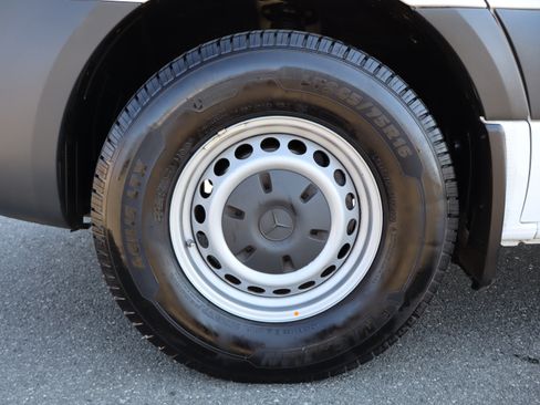 Used 2022 Mercedes-Benz Sprinter 2500 image 26