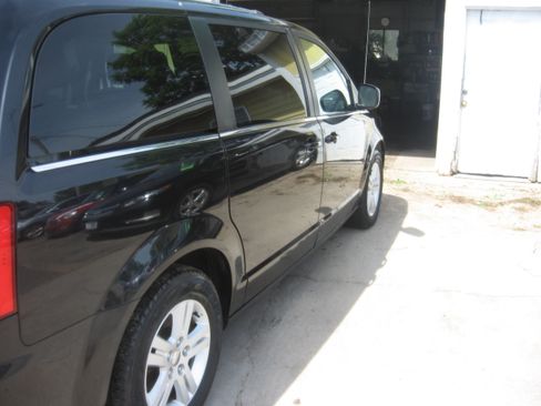 Used 2019 Dodge Grand Caravan SXT FWD image 4