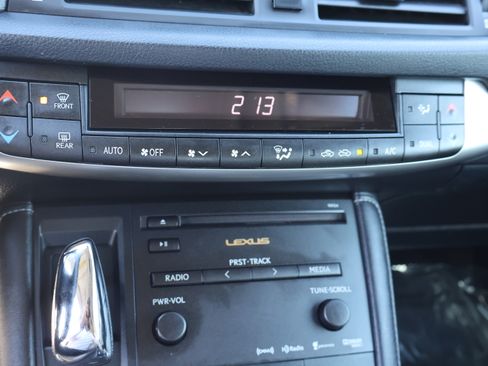 Used 2013 Lexus CT 200h image 28