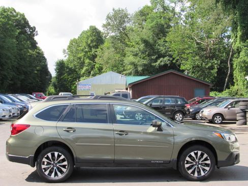 Used 2017 Subaru Outback 3.6R Limited AWD/4WD image 11