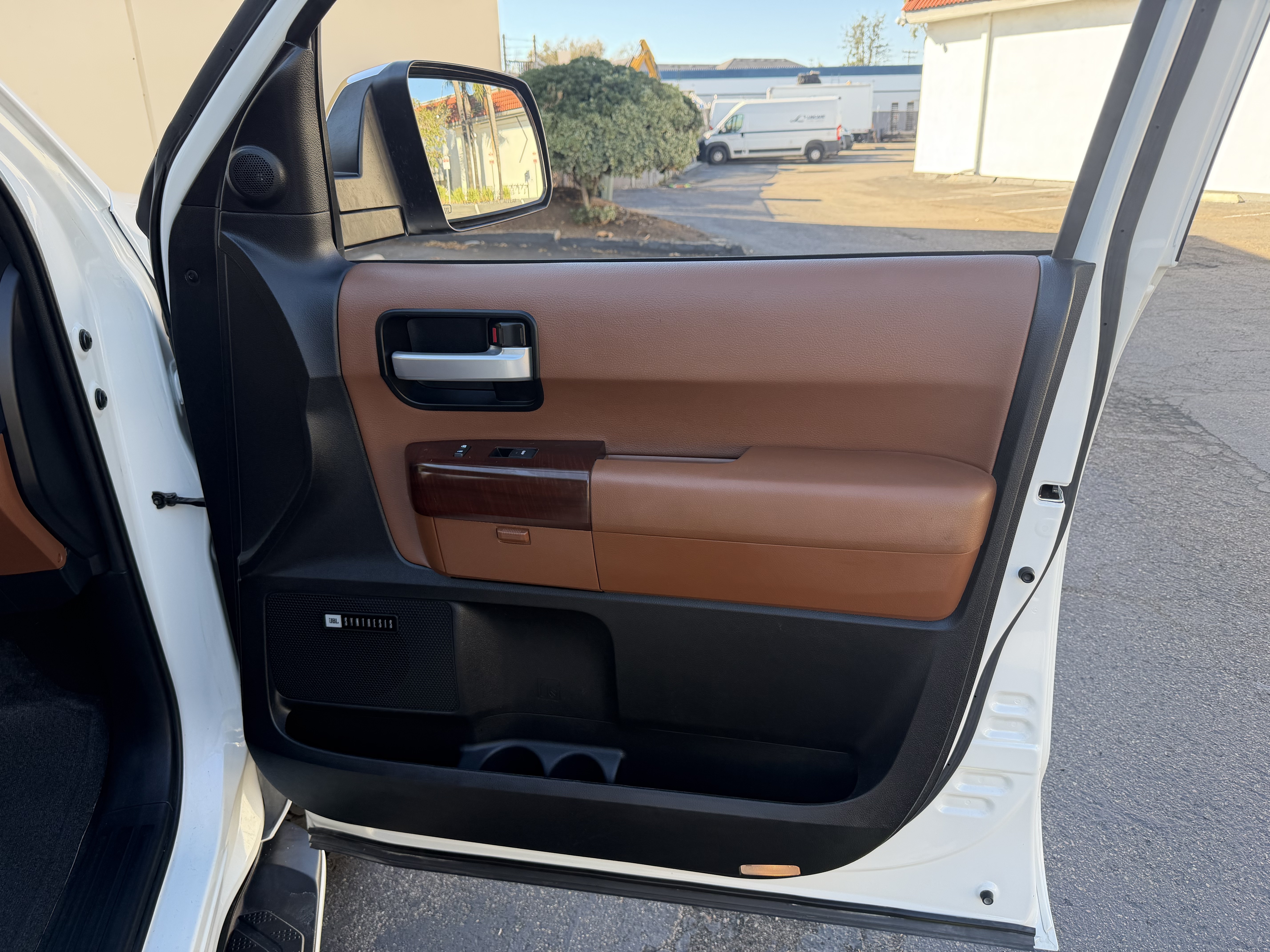 Used 2014 Toyota Sequoia 4WD Platinum image 28