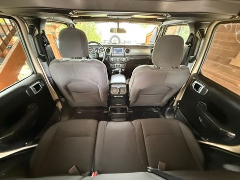 Used 2022 Jeep Wrangler 4WD Unlimited Sport image 19