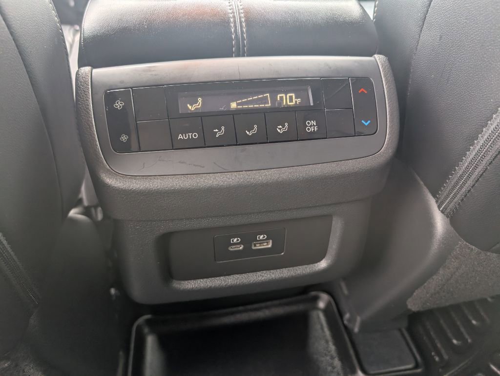 Used 2024 Nissan Pathfinder FWD SL image 13