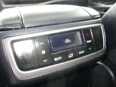 Used 2018 Toyota Highlander XLE image 25