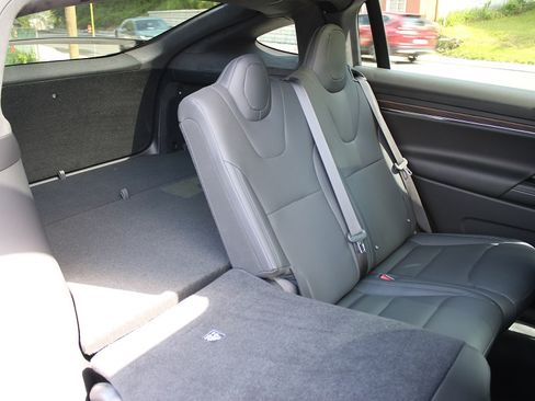 Used 2024 Tesla Model X Long Range image 4