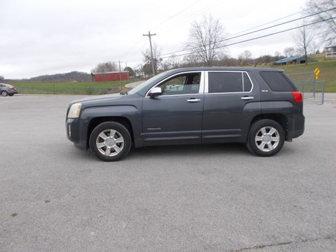 Used 2010 GMC Terrain SLE image 1