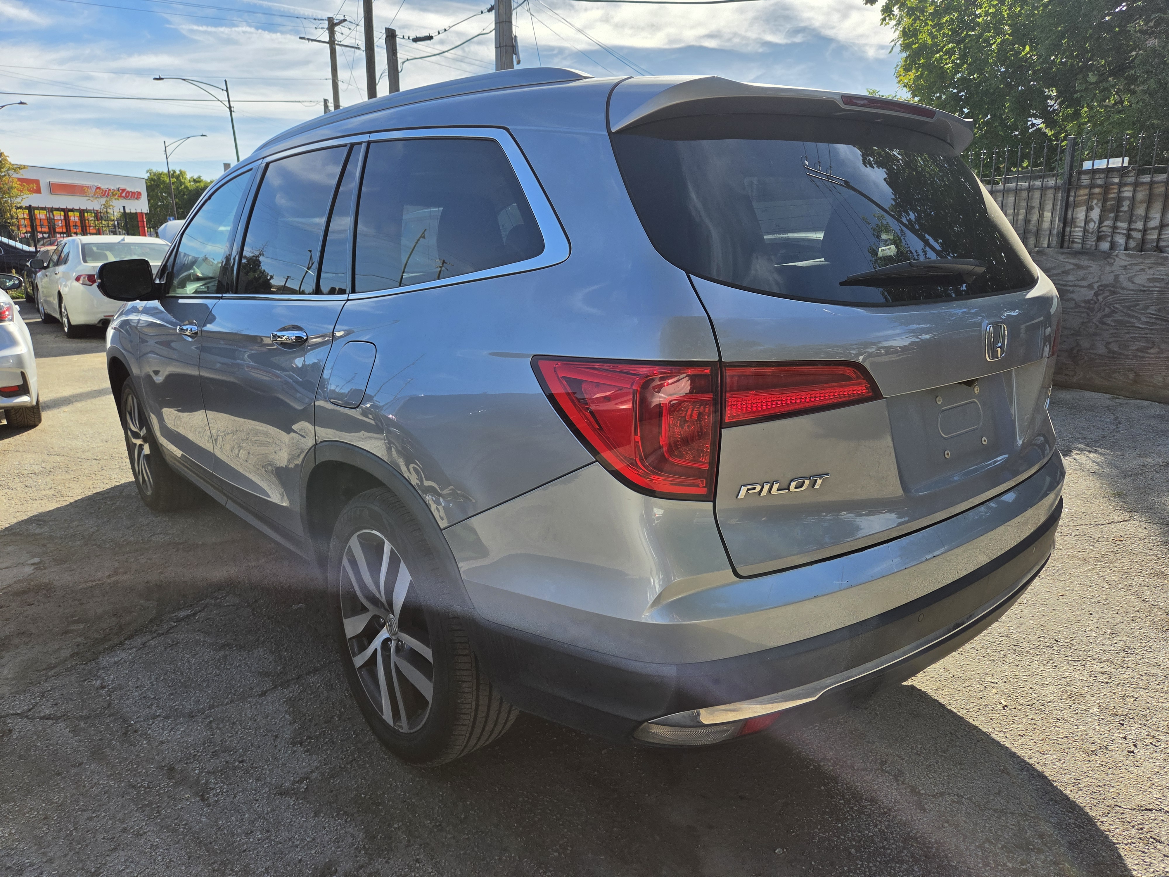 Used 2018 Honda Pilot AWD Touring image 4