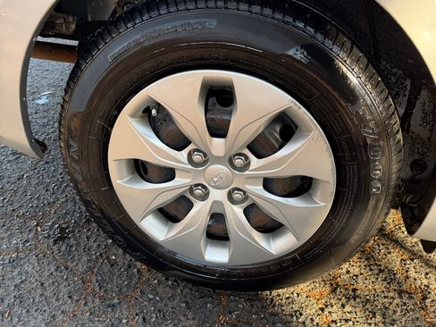 Used 2017 Hyundai Accent SE image 9