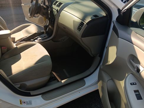Used 2010 Toyota Corolla LE image 10