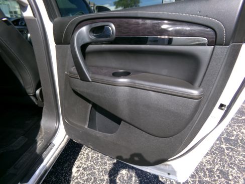 Used 2016 Buick Enclave Premium image 16