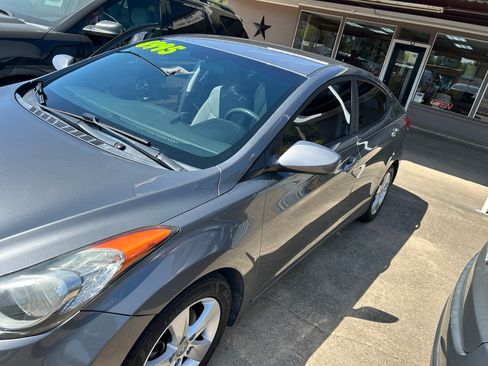 Used 2013 Hyundai Elantra GLS image 2