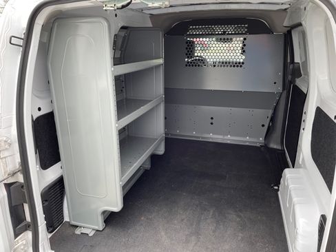 Used 2019 Ford Transit Connect XLT image 2