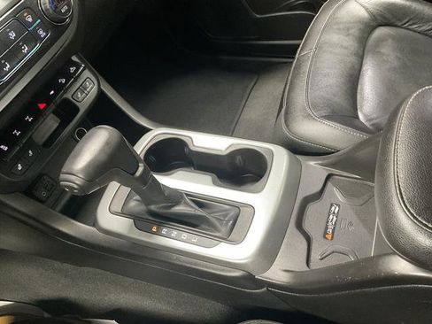 Used 2019 Chevrolet Colorado ZR2 image 21