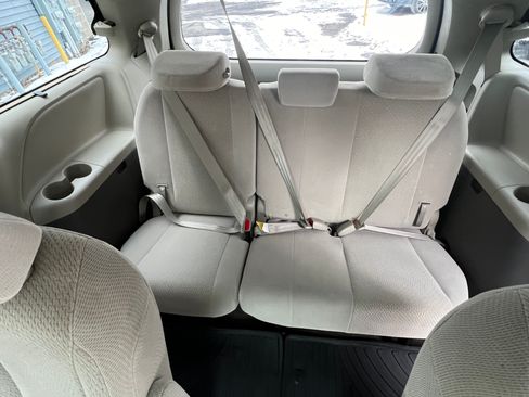 Used 2013 Toyota Sienna LE image 10