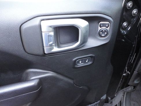 Used 2023 Jeep Wrangler Unlimited Sport AWD/4WD image 17