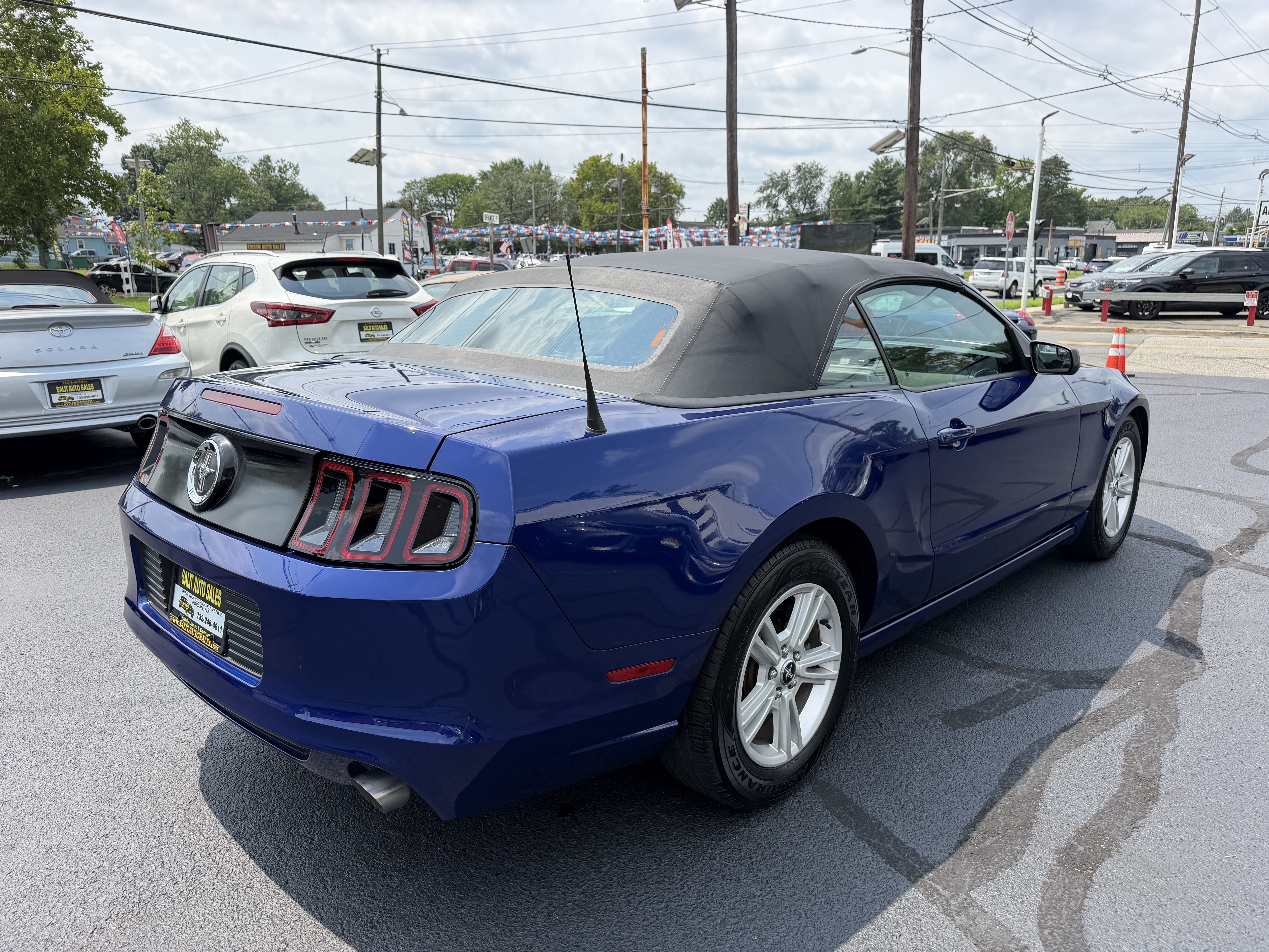 Used 2014 Ford Mustang Convertible RWD image 31