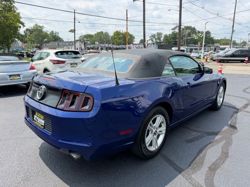 Used 2014 Ford Mustang Convertible RWD image 31