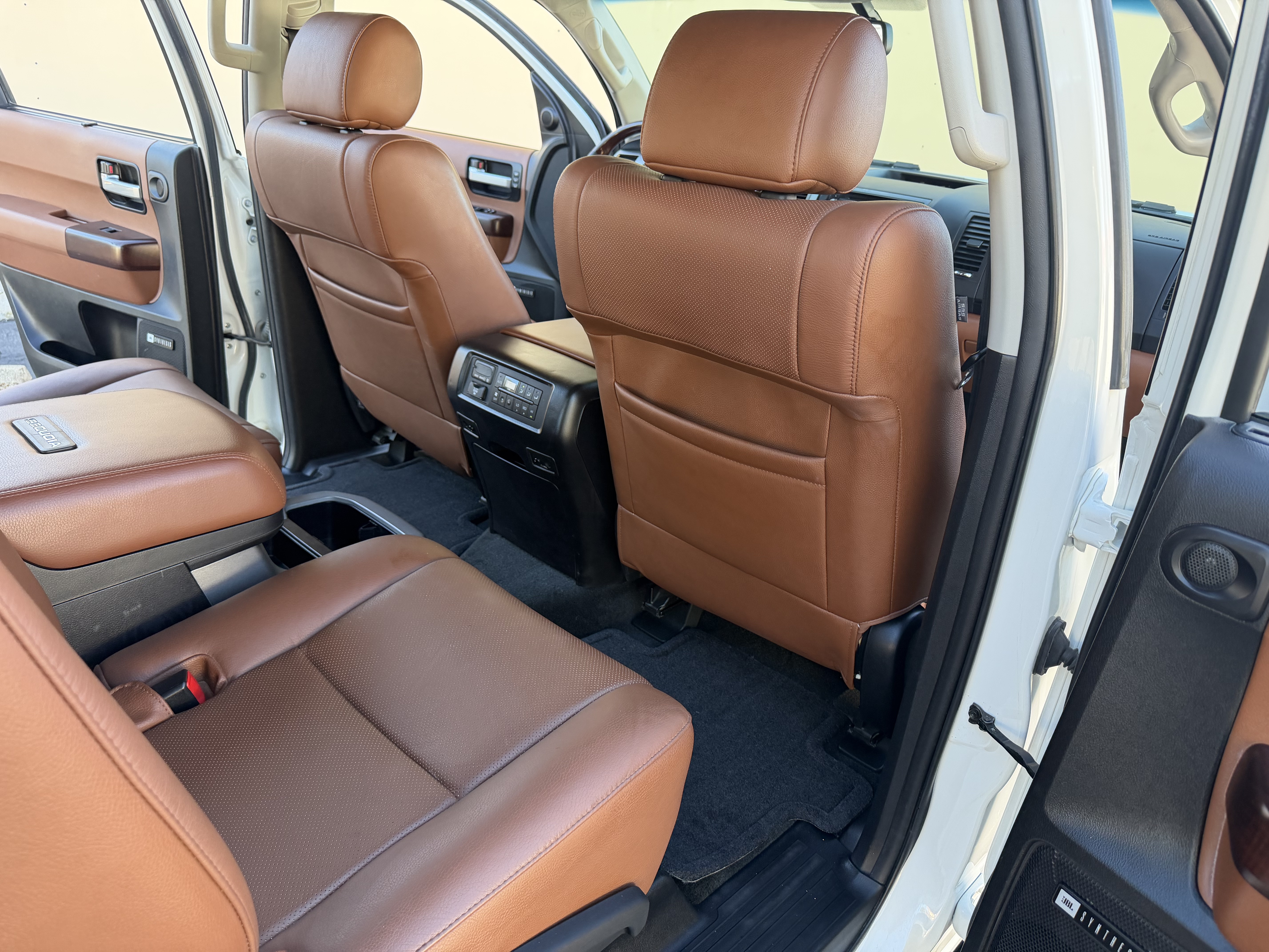 Used 2014 Toyota Sequoia 4WD Platinum image 27