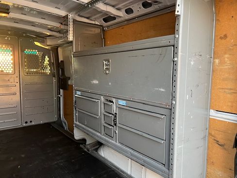 Used 2021 Nissan NV 2500 S image 18