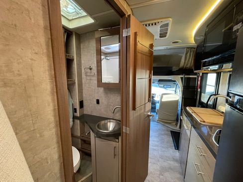 Used 2015 Mercedes-Benz Sprinter 4500 image 46