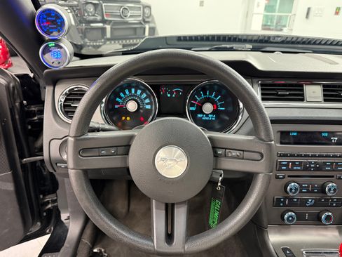 Used 2012 Ford Mustang GT image 23