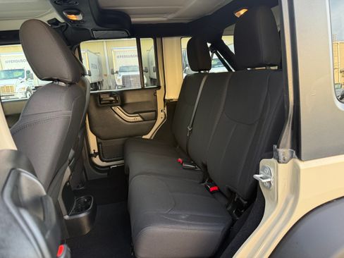 Used 2018 Jeep Wrangler Unlimited Sport S AWD/4WD image 17