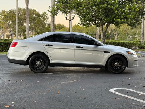 Used 2016 Ford Taurus image 10