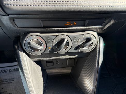 Used 2017 Toyota Yaris iA image 8