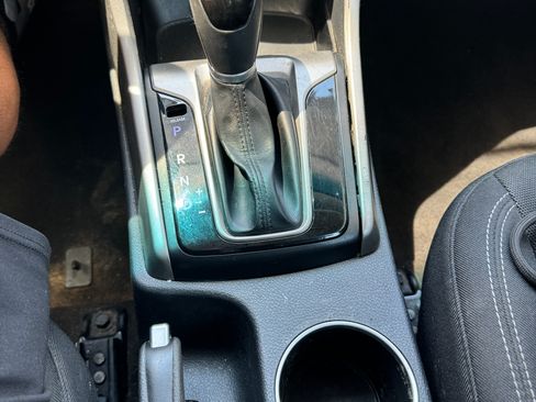 Used 2017 Hyundai Elantra GT Hatchback FWD image 9