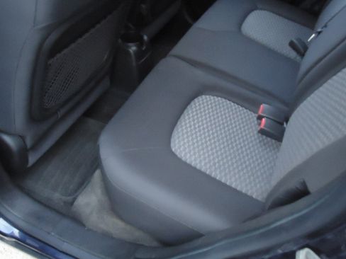 Used 2011 Chevrolet HHR LS image 10