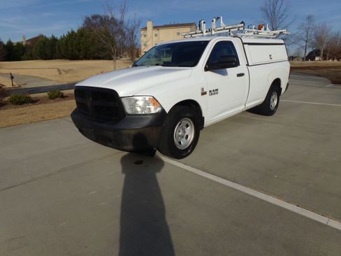 Used 2015 RAM 1500 SLT image 1