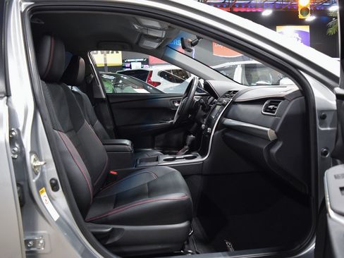 Used 2016 Toyota Camry SE image 20