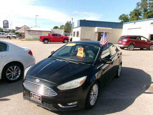 Used 2015 Ford Focus Titanium image 4